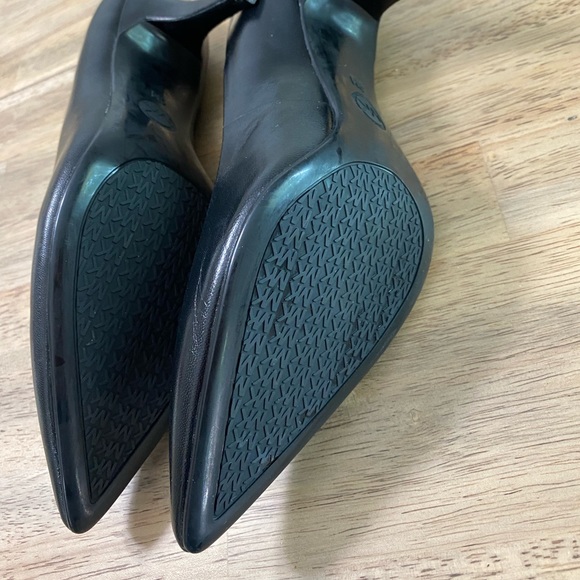 🌟Brand new MICHAEL KORS 🖤 low sweep pump - Picture 5 of 8